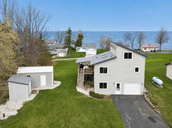 10890 N Bay Shore Rd, Brussels, WI 54204