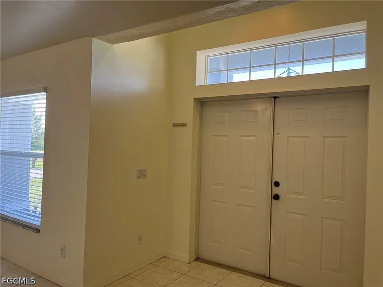 1721 SW 16th Ter — Photo 3