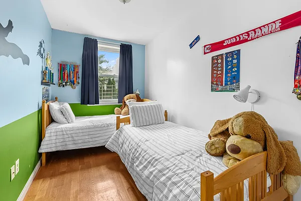 Sold by Compass | media 9