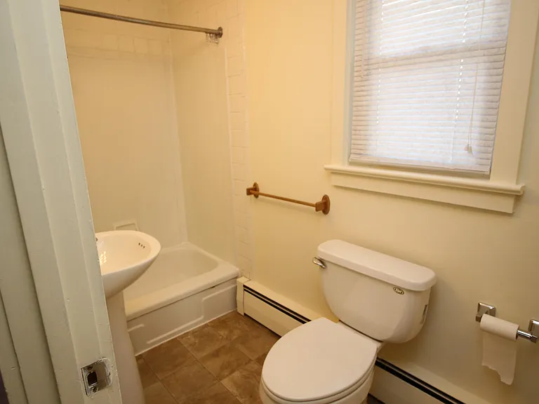 209 N Washington St — Photo 5