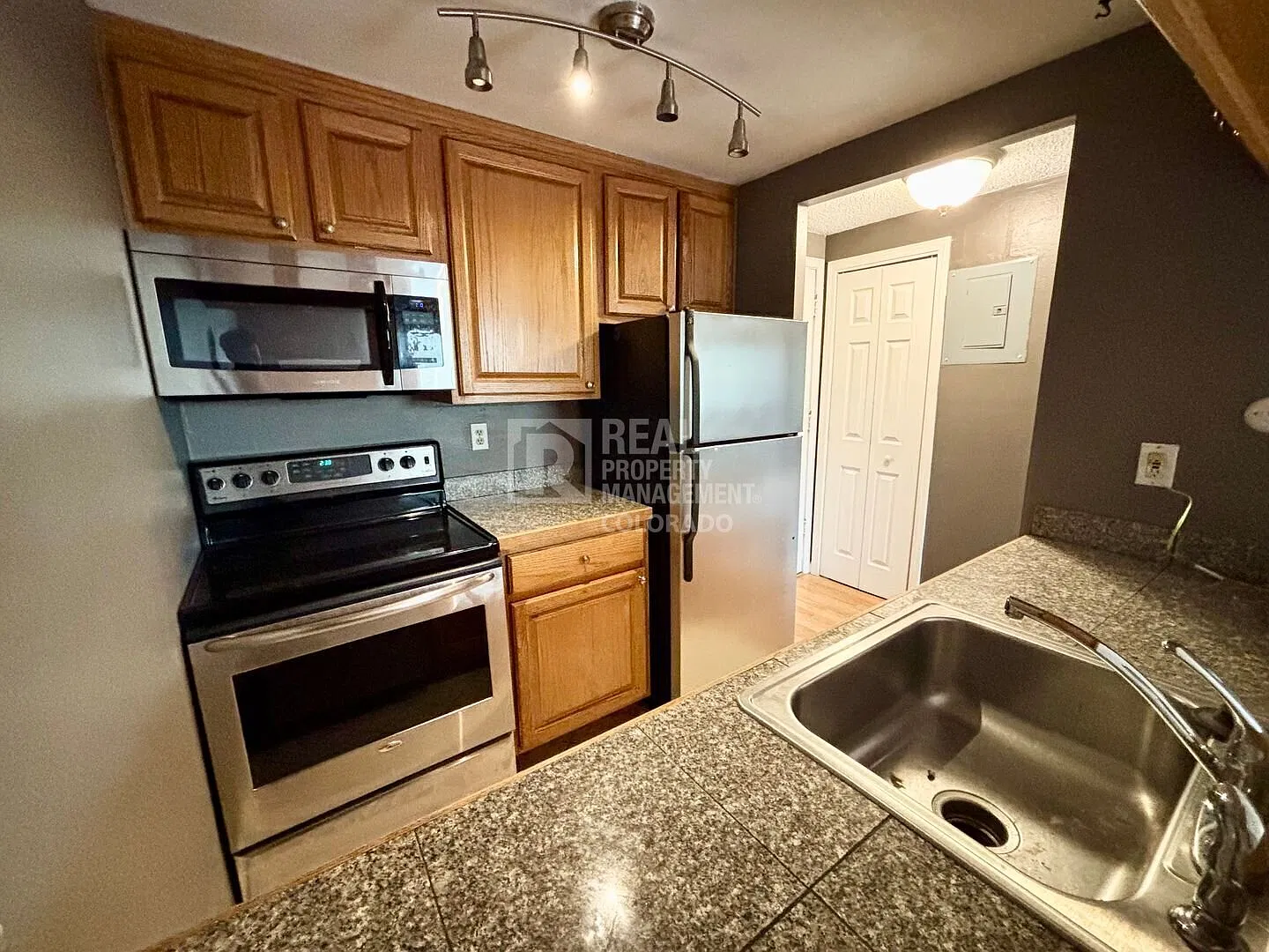 1125 N Washington St — Photo 3