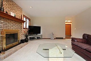 5th image of 7926 Sheridan Trl NE
