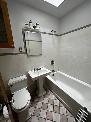 Rented by Salon Realty Corp | media 4