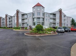 35 Harborview Dr APT 102, Racine, WI 53403