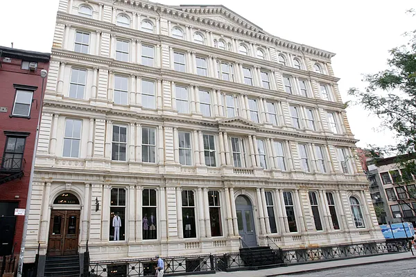 Rented by Classiques Modernes International Realty | media 33