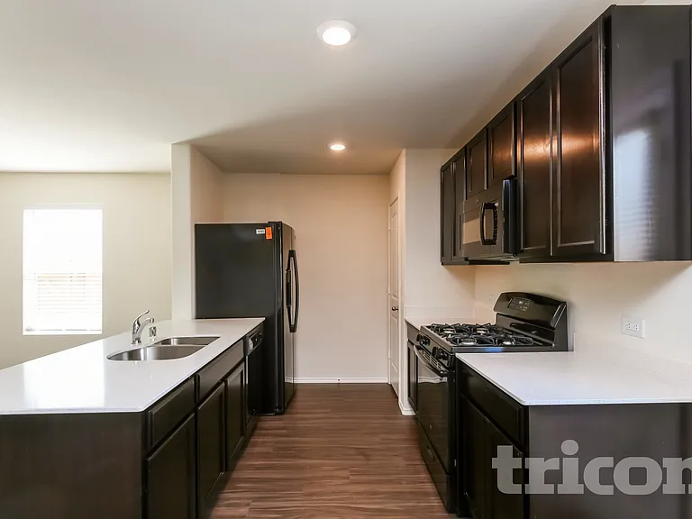 5672 McClelland St — Photo 3