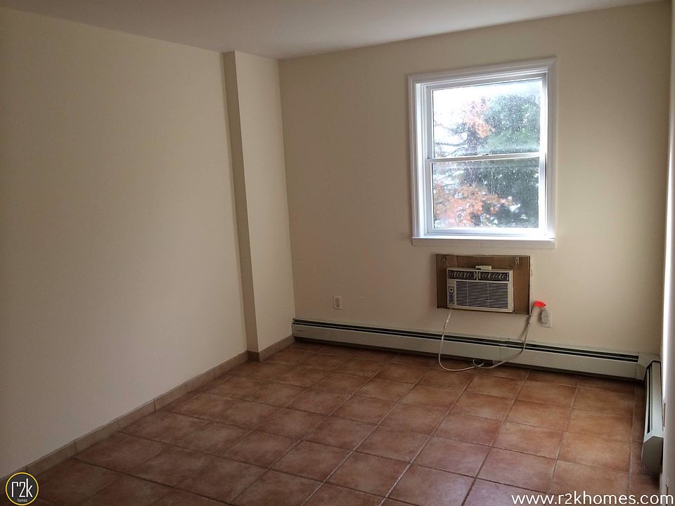 2nd image of 2652 29th St #3A
