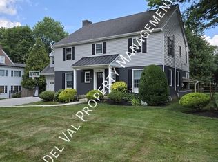 145 Golfview Rd, Ardmore, PA 19003