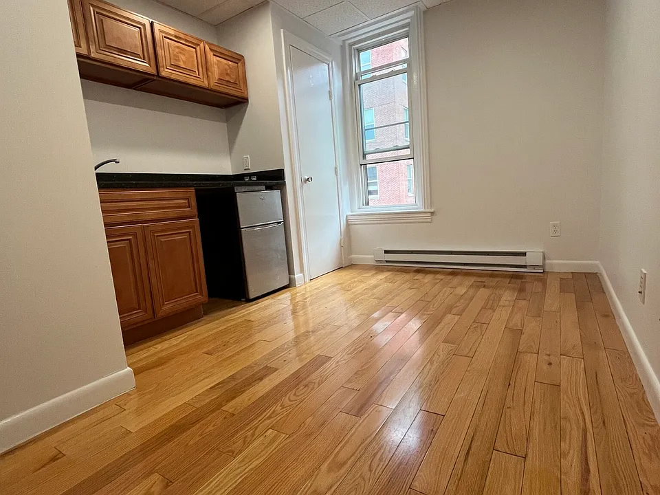 302 Newbury St #8
