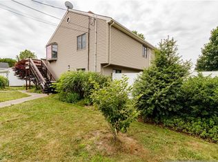 110 Center Ave, Middletown, RI 02842