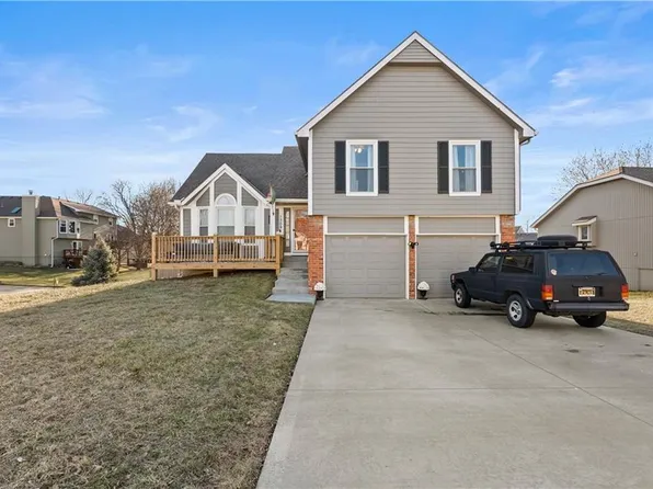 1309 NE Chowning Dr, Kansas City, MO 64155