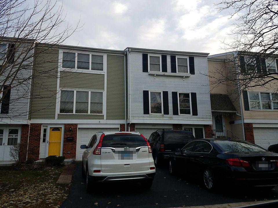 1st image of 909 Banbury Ct
