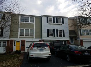 909 Banbury Ct, Schaumburg, IL 60194