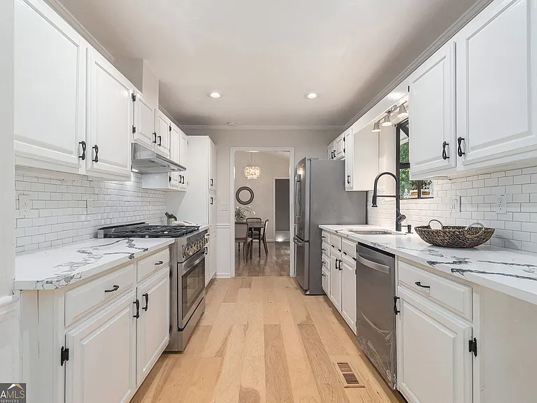 1402 McLendon Dr — Photo 5