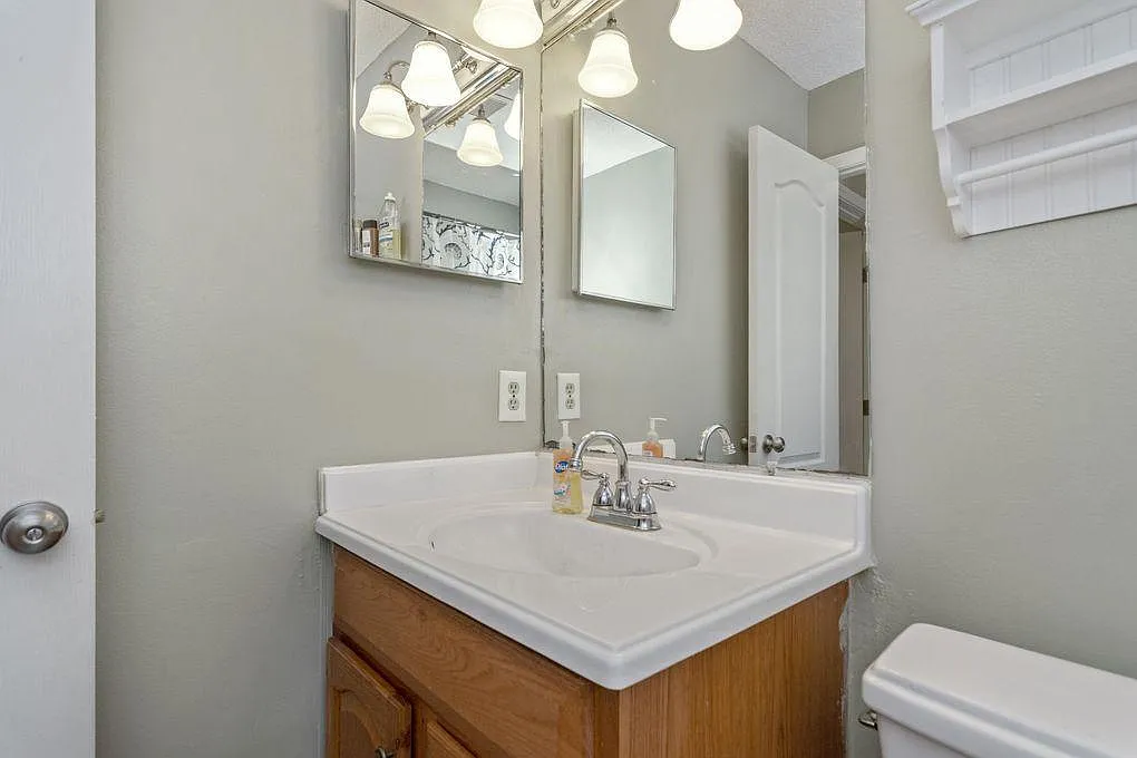 3 bed, 1069 sqft, $1,850 — Photo 4