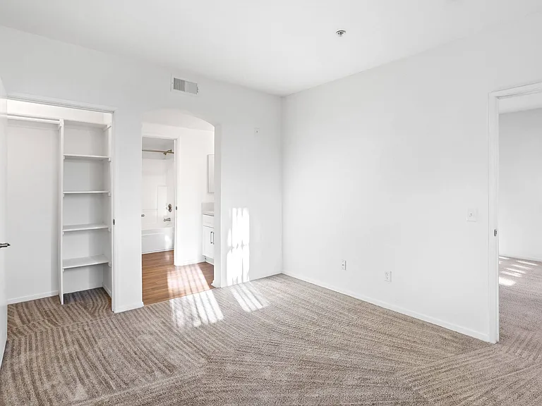 Costa Verde Village Apartments — Photo 43