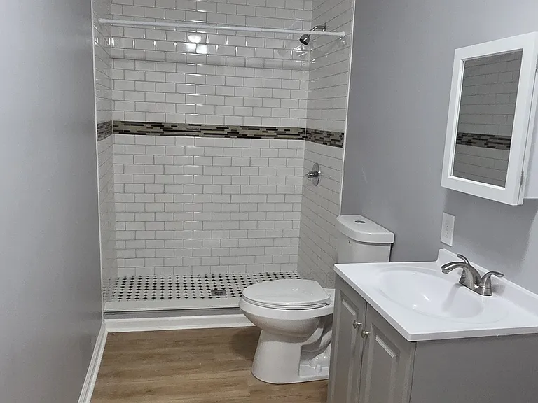 301 W 3rd St #2 — Photo 10
