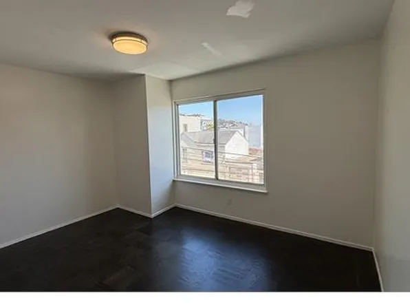 1752 Lane St, San Francisco, CA 94124