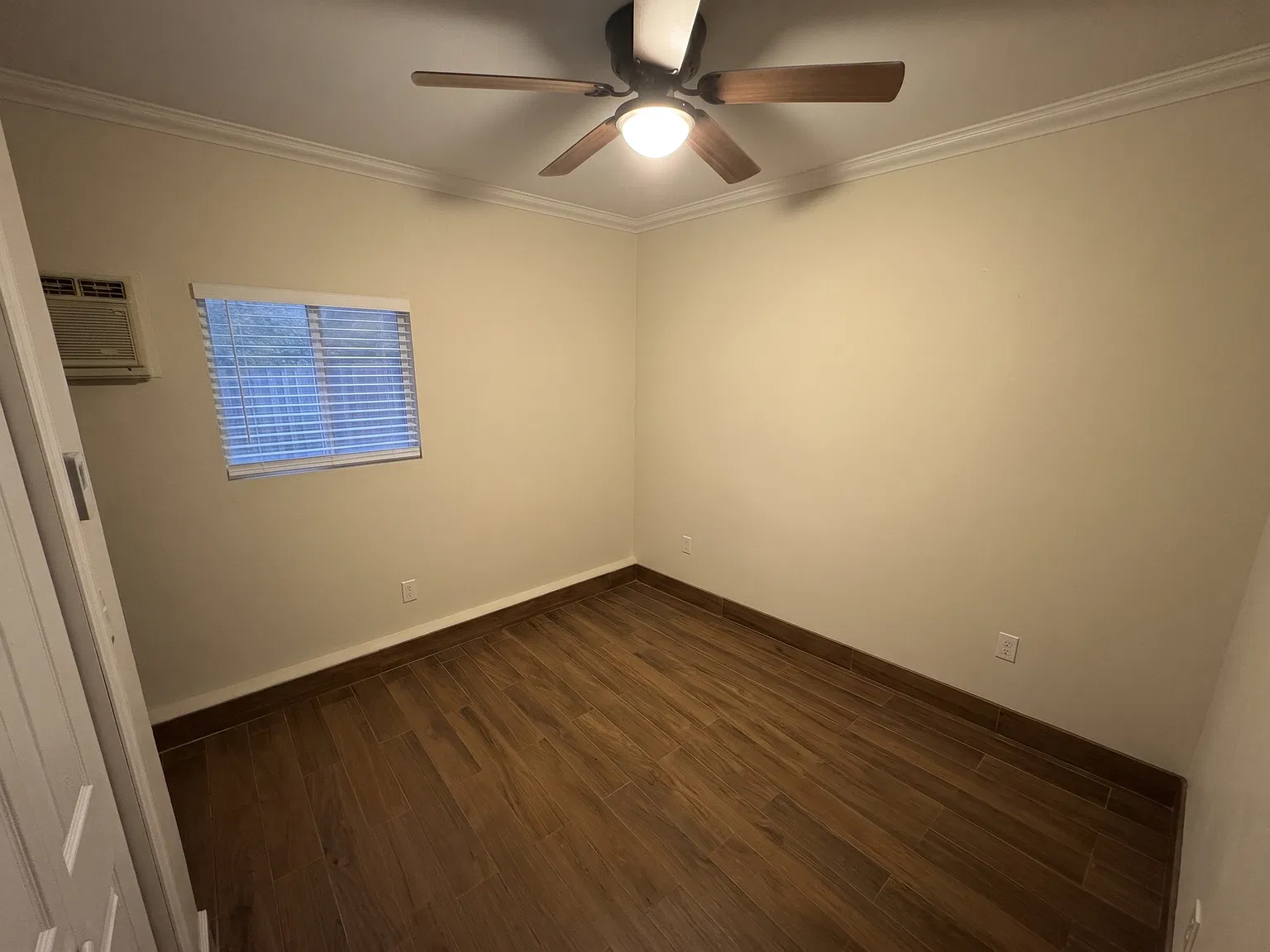 906 Monona Drive - 1 — Photo 2