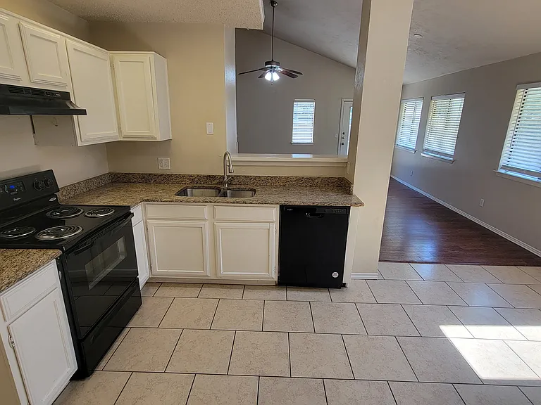 3217 Cliffview Dr — Photo 7