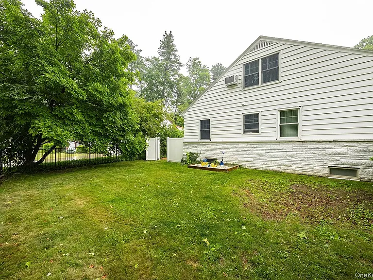 46 Barnard Ave — Photo 37