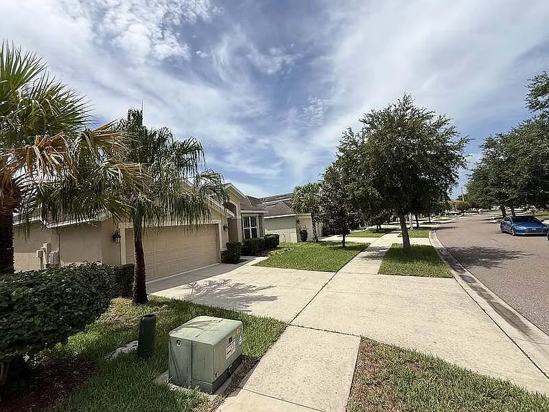 3 bed, 2.0 bath, 2024 sqft, $2,650 — Photo 4