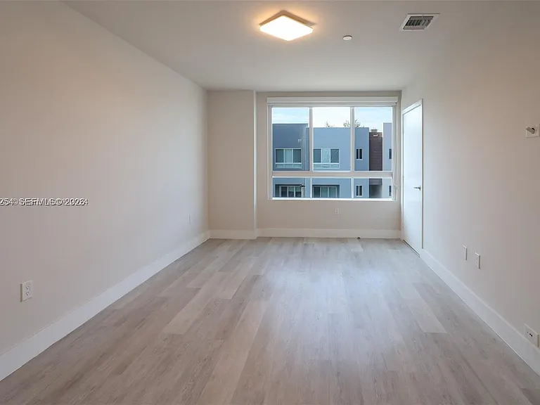 2555 NE 193rd St #2206 — Photo 11