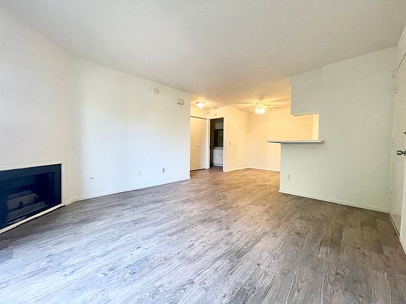 5th image of 223 Woodland Pkwy Unit 159