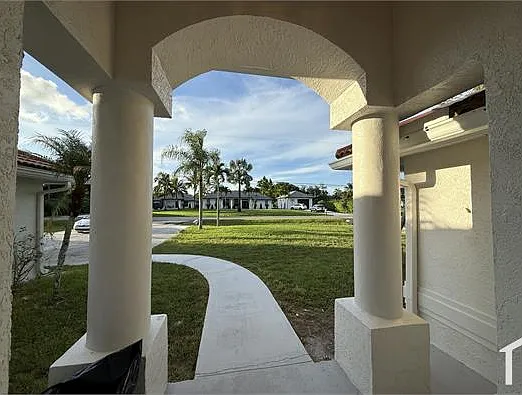 6 bed, 2401 sqft, $6,000 — Photo 2