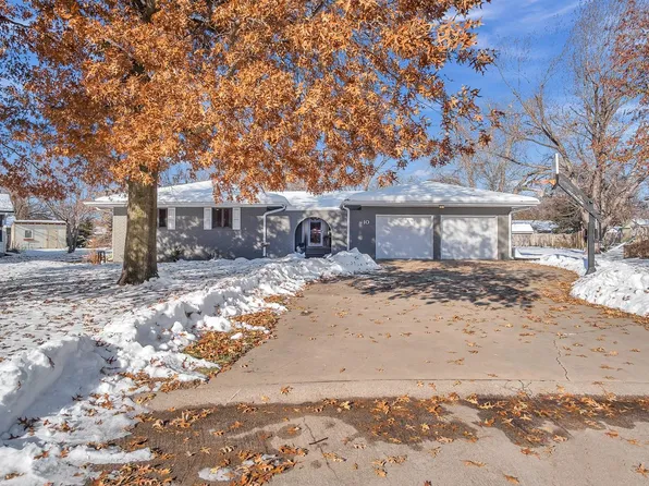 10 Sunset Dr, Hesston, KS 67062