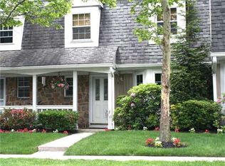 3 The Mews, Syosset, NY 11791