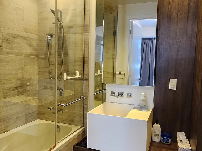 1 Bloor St E #3408 — Photo 8