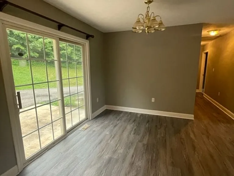 1125 Rock Haven Rd — Photo 5