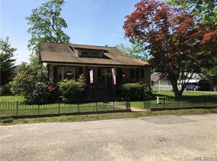 2 Cottage Pl, Amityville, NY 11701