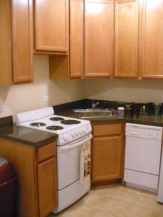 2nd image of 2146 N Dayton St APT 206