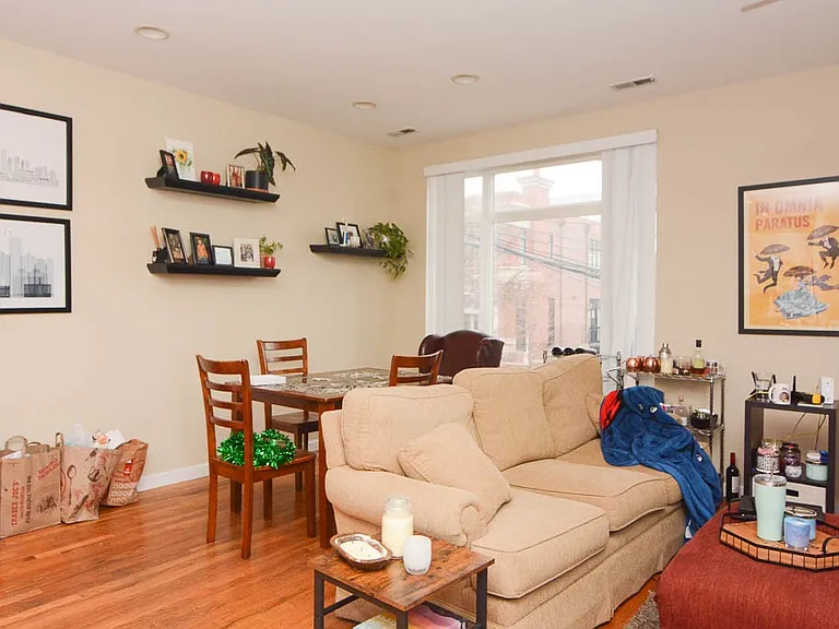 1346 W Henderson St #3 — Photo 6