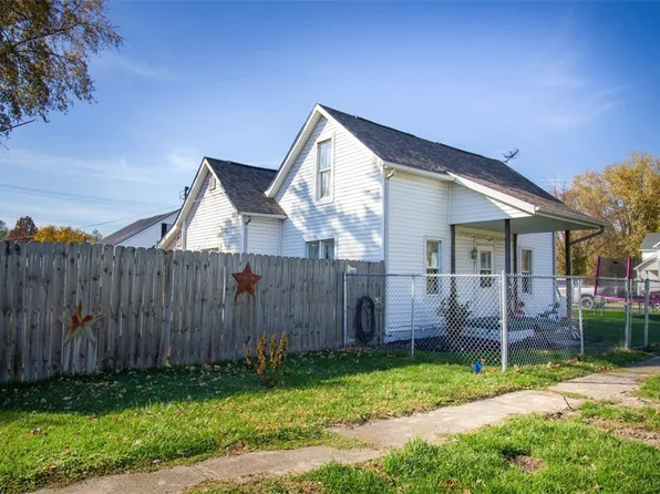 221 N York St, Martinsville, IL 62442