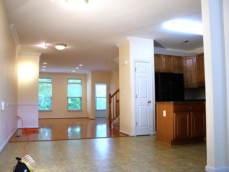 855 E Lombard St — Photo 5