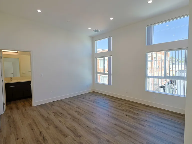 2616 Wellington Rd — Photo 12
