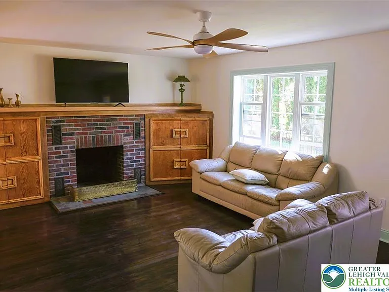 1601 Lieb Rd — Photo 5