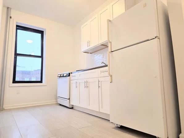 1502 West 6th Street image 3 of 8