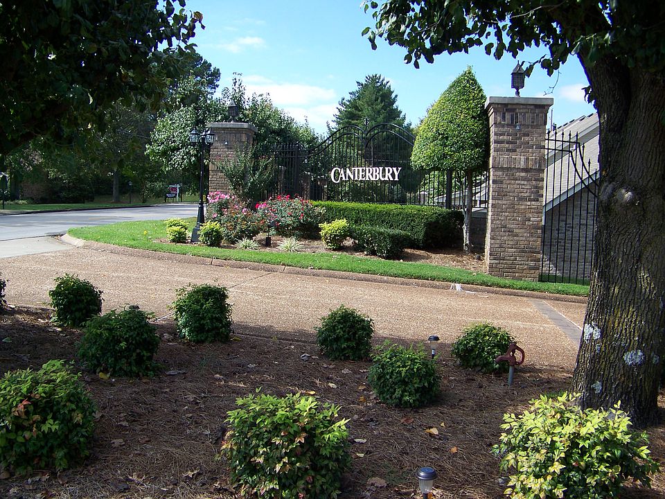 1st image of 433 Country Club Ct