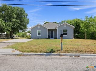 820 S Benavides St, Port Lavaca, TX 77979