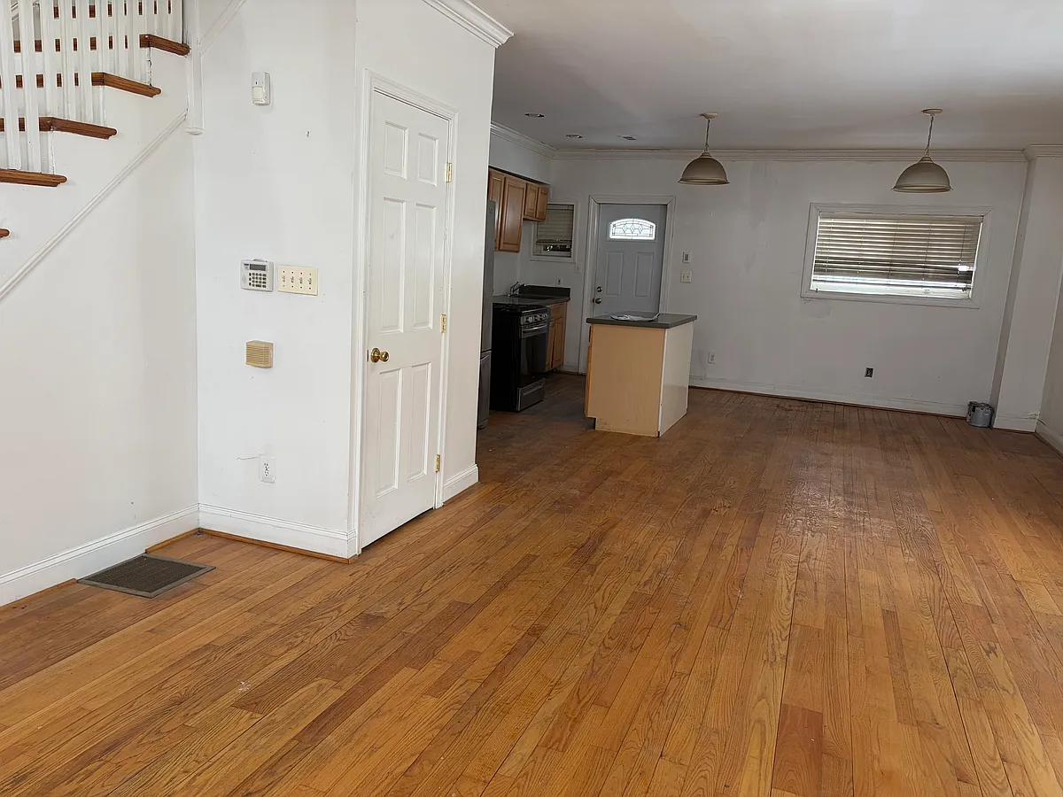 Building Photo - 2156 Mount Royal Ter