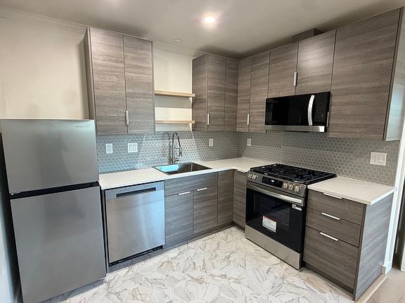 5th image of 748 Gough Ave #748
