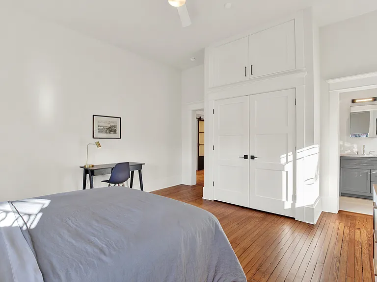 402 W 41st St #A — Photo 8