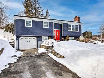 8 Surrey Ln, West Warwick, RI, 02893