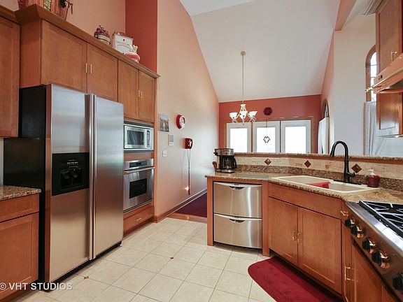 5th image of 700 Castlewood Dr