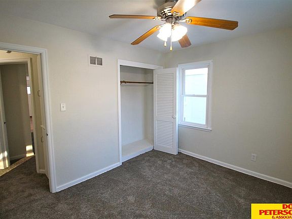 5th image of 851 E 15th St