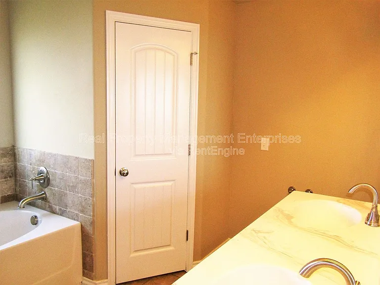 2924 NW 181st St — Photo 14